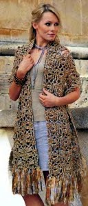 Вязаный крючком ажурный палантин